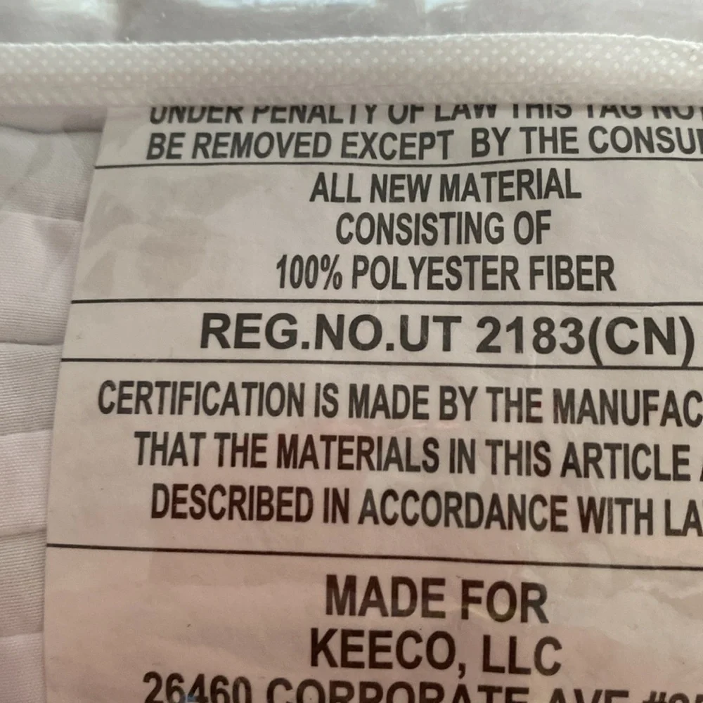 NEW in bag DOWN ALTERNATE Comforter size Full / Queen 86” x 86”